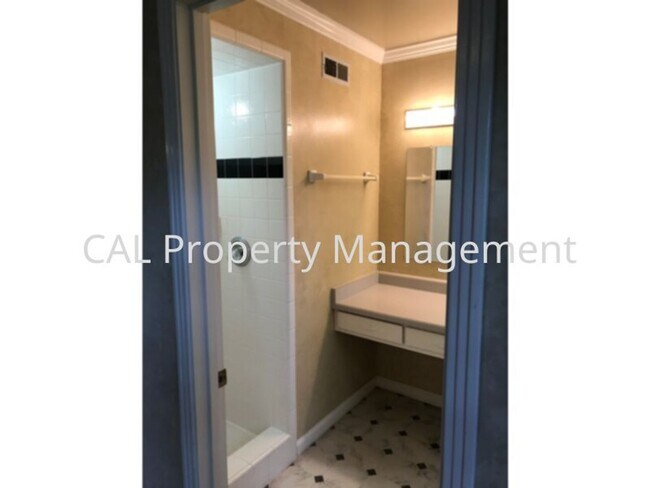 Building Photo - South Salinas 3 Bedroom, 2 Bath Home