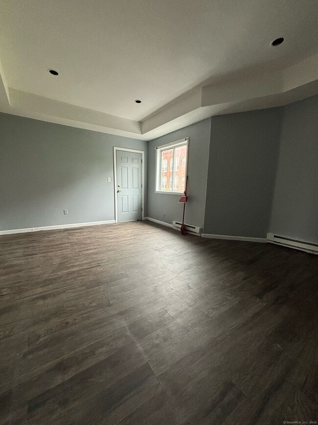 Building Photo - 132 Easton Ave