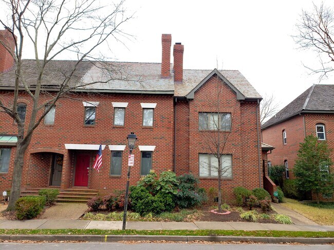 Primary Photo - 1305 Llewellyn Ave