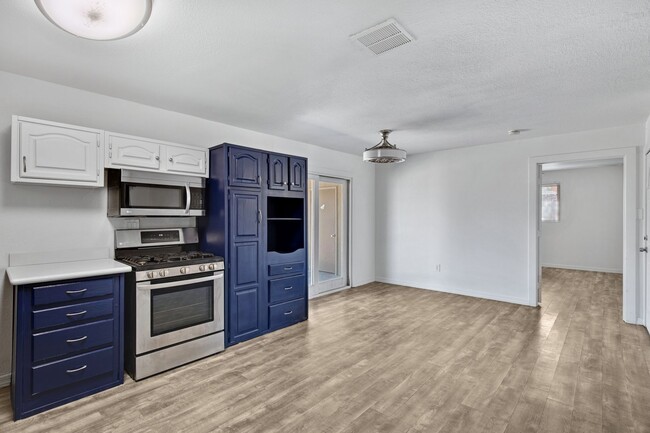 Building Photo - 5 Bedroom House Located in Tempe!