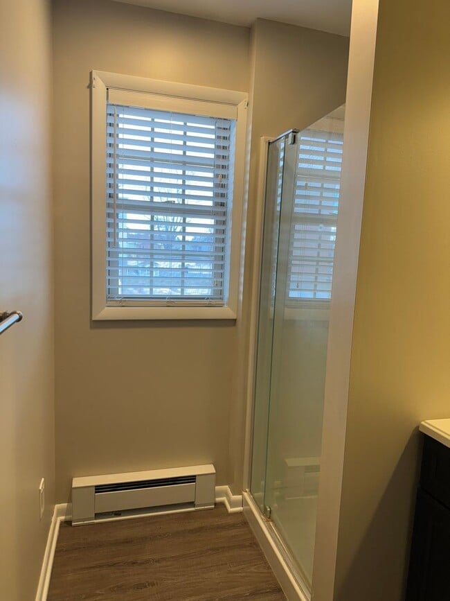 Building Photo - 400 Front St