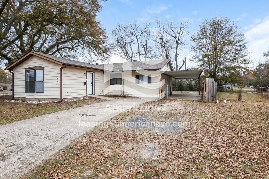 Building Photo - 711 Greendale Dr