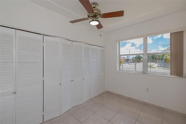 Building Photo - 540 SW 60th Ave