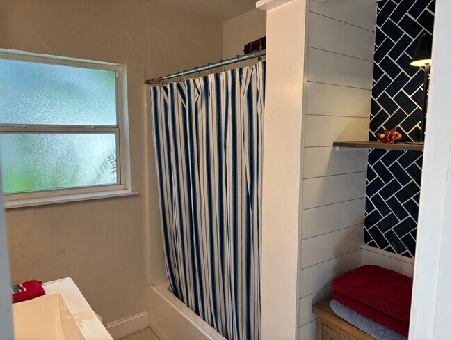 Building Photo - 3BR 2BA for Rent NSB between US1 & the River