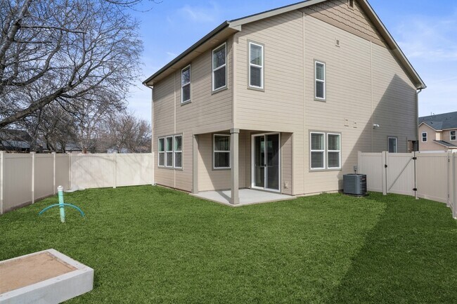 Building Photo - 1673 N Solterra Ln