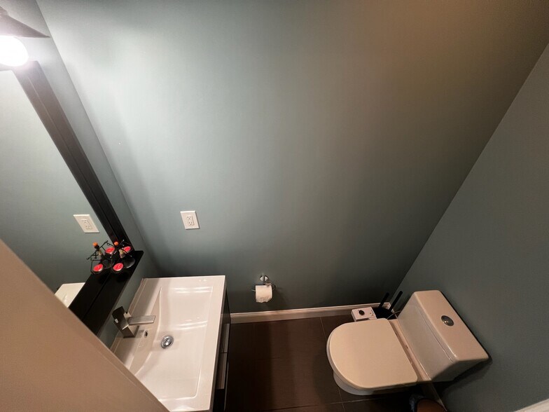 Second Bathroom en-suite - 435 Ridge St NW