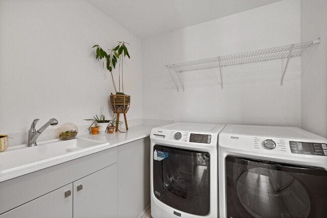 Building Photo - Modern Luxury Living in the Heart of Kirkland- Available for RENT August 15th