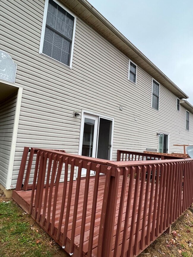 Building Photo - PRIE REDUCTION  3 Bedroom Avail August 2026; Rent $1,600