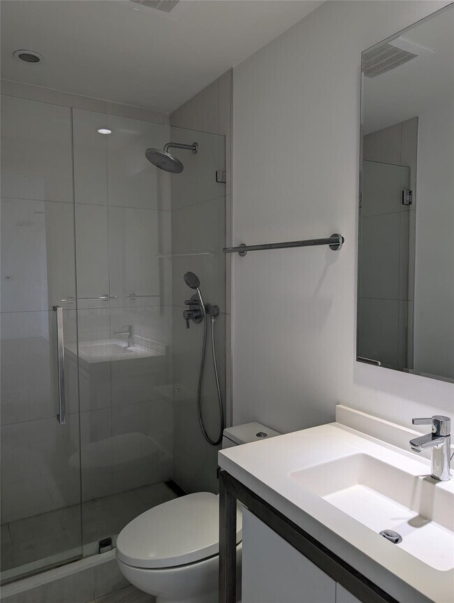 Building Photo - 2000 Metropica Wy