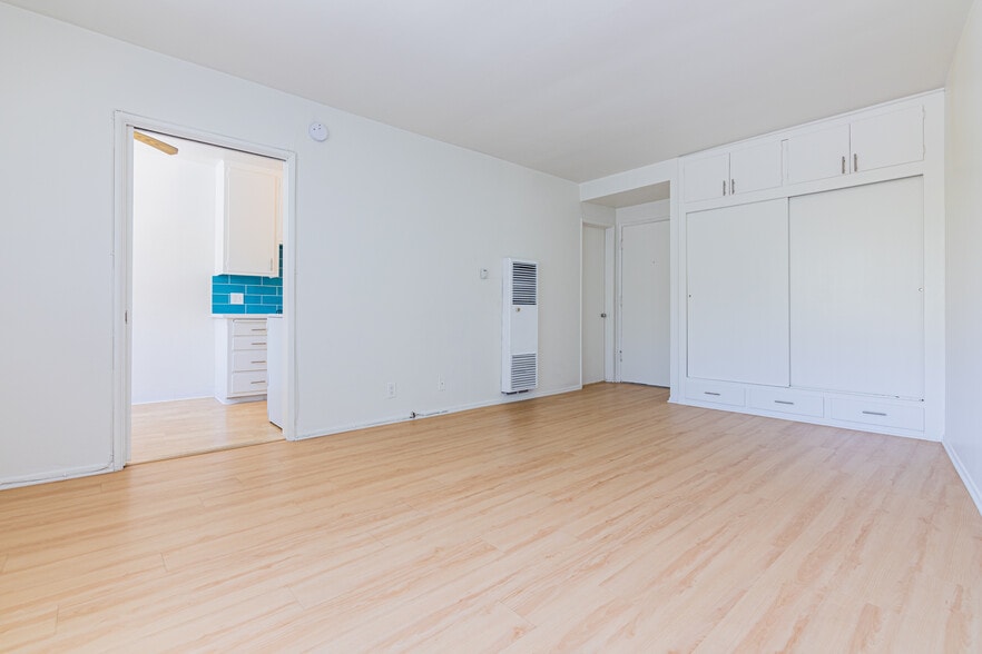 Building Photo - 667 Levering Ave