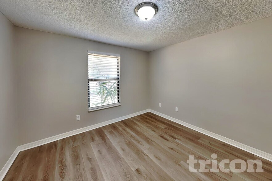 Building Photo - 506 Emberwood Dr