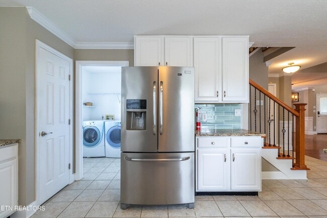 Building Photo - 1100 Winterberry Ln