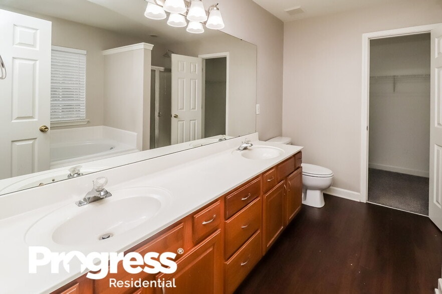 Building Photo - 234 Kendra Dr SW