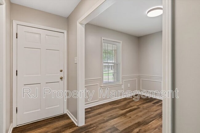 Building Photo - 5773 Redbud Cove