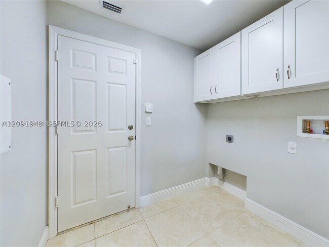 Building Photo - 1557 SW Aledo Ln