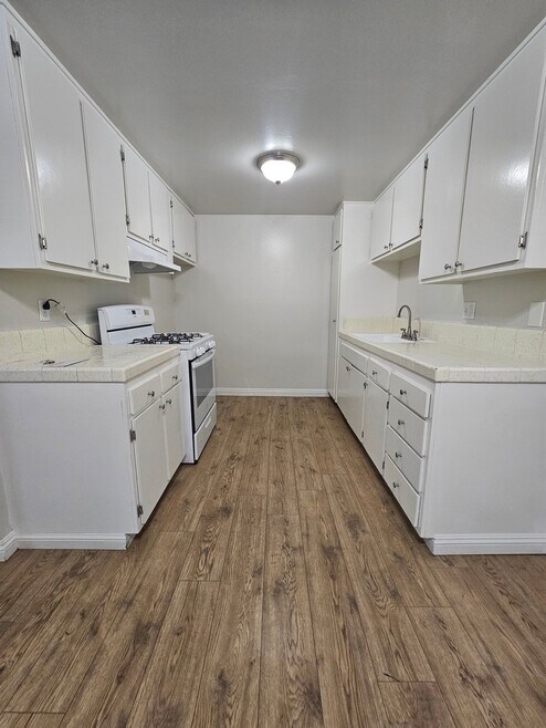 Building Photo - 1135 W I St