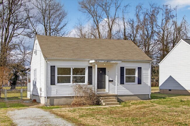 Building Photo - 2813 Faircourt St