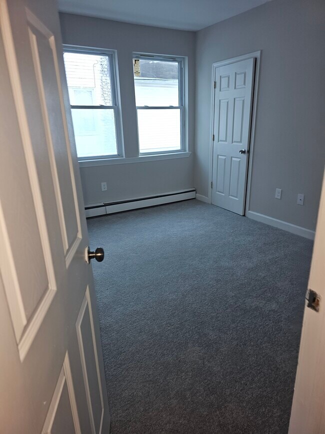 Building Photo - 164 Martin St