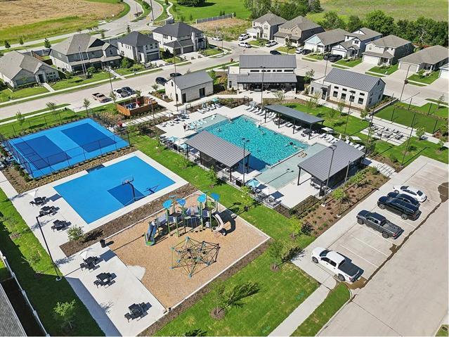 Building Photo - 4001 Medina Dr