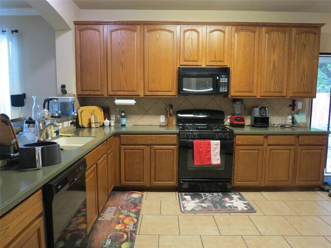 Building Photo - 402 Las Colinas Dr