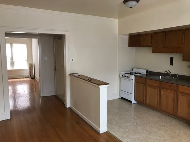 Building Photo - 534 Hinman Ave