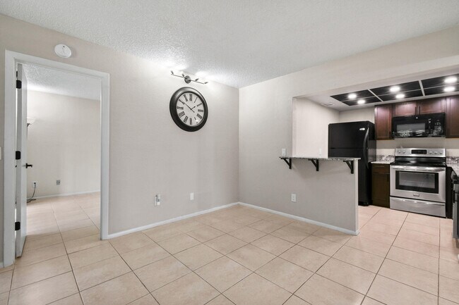 Building Photo - 1631 SE Green Acres Cir