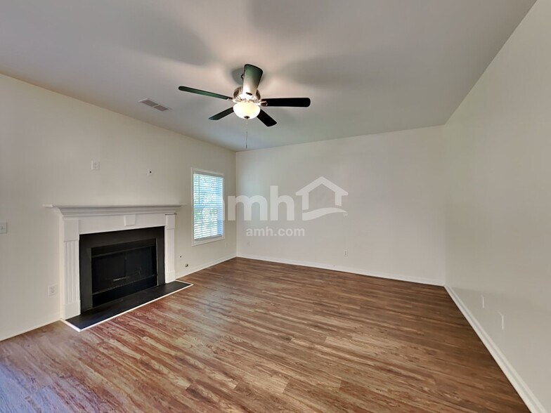 Building Photo - 303 Millpond Pkwy