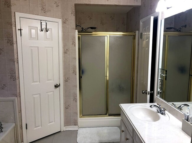 Building Photo - Northgate Village Home.