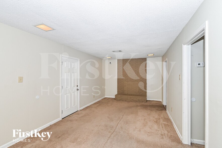 Building Photo - 2101 Hornsby Cove