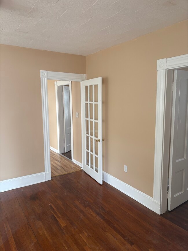 Building Photo - 121 Bonney St