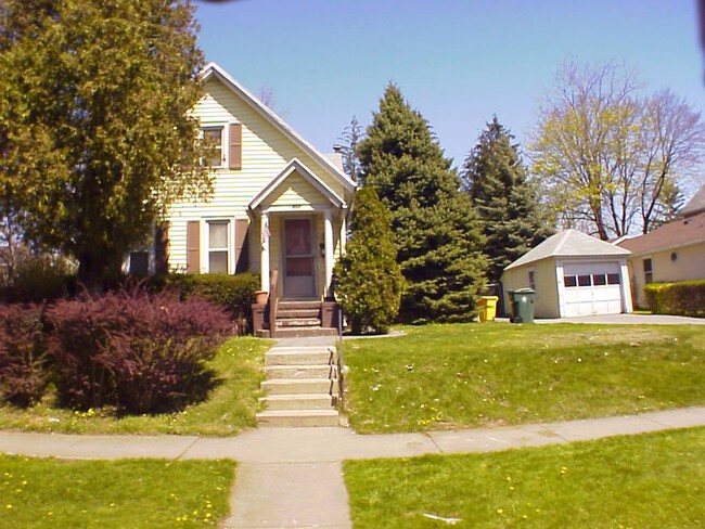 Primary Photo - Three Bedroom Single Family Home!