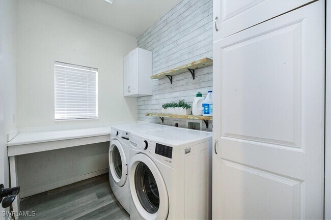 Building Photo - 2029 Fairmont Ln