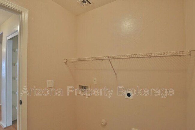 Building Photo - 2603 E San Manuel Rd