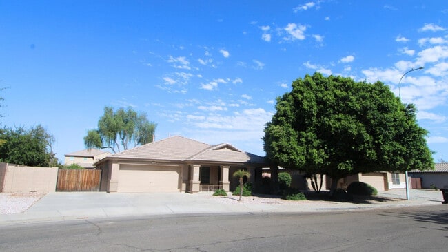 Building Photo - 940 S Lafayette Dr