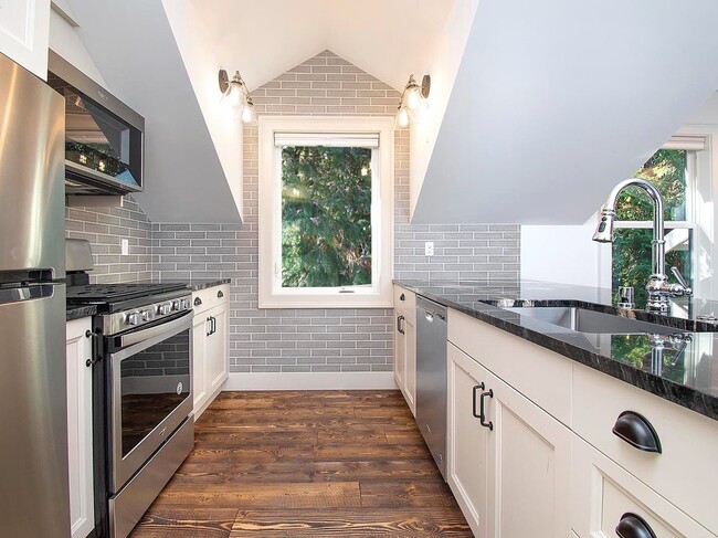 Building Photo - Expansive Loft-Style Carriage House in Private Haller Lake Estate