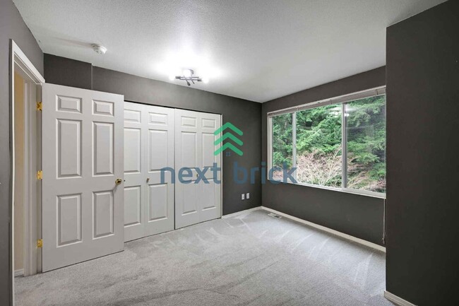 Building Photo - Charming 2-Bedroom Retreat with 2.5 Baths in Bothell's Serene Locale!