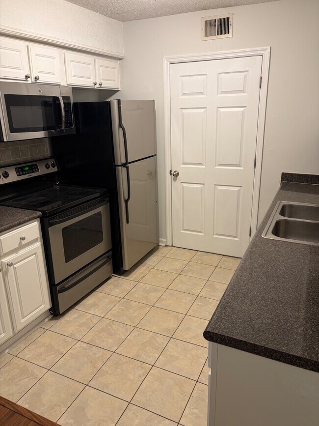 Building Photo - 1402 Camp Rd