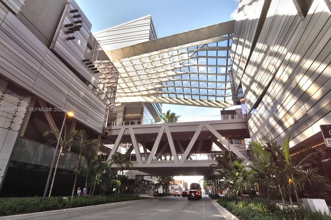 Building Photo - 1010 Brickell Ave