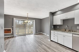 Building Photo - 20 Camelot Dr