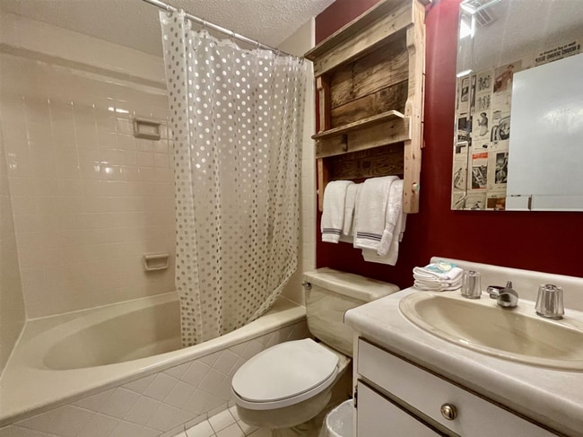 Building Photo - 1175 St Andrews Dr