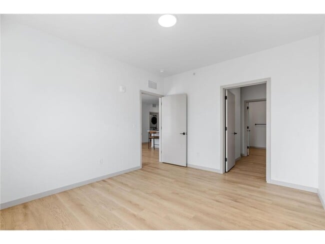 Building Photo - 21401 Dushane Pkwy