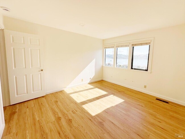 Building Photo - 172 Great Cir Dr
