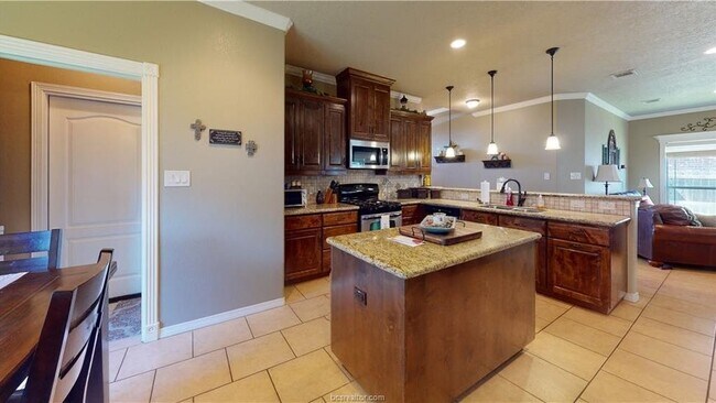 Building Photo - 131 Roucourt Loop