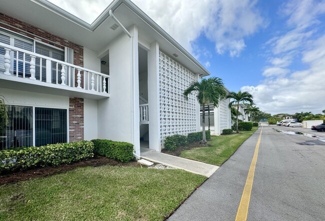 Building Photo - 4501 S Ocean Blvd