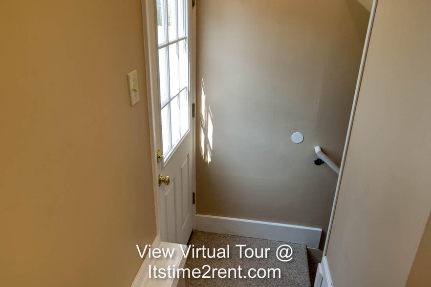 Building Photo - 1919 College Heights Rd