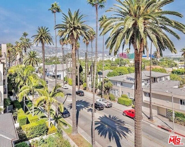 Building Photo - 439 N Doheny Dr