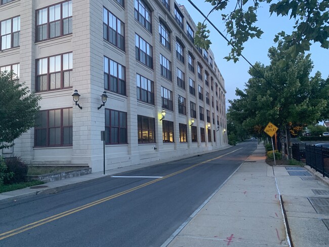 Building Photo - 1 Scarsdale Rd