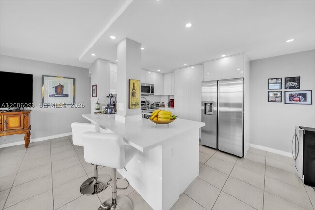 Building Photo - 3161 S Ocean Dr