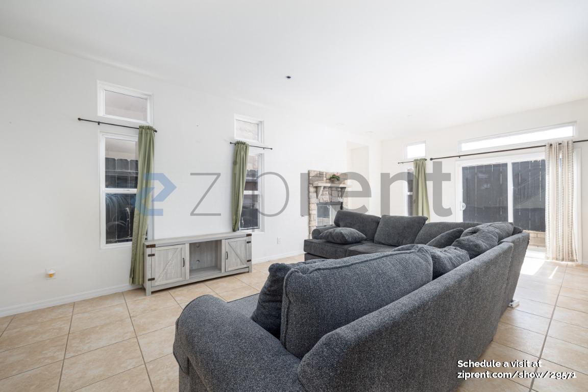Building Photo - Unit