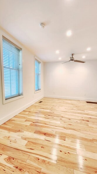 Building Photo - 2200 W 32nd St